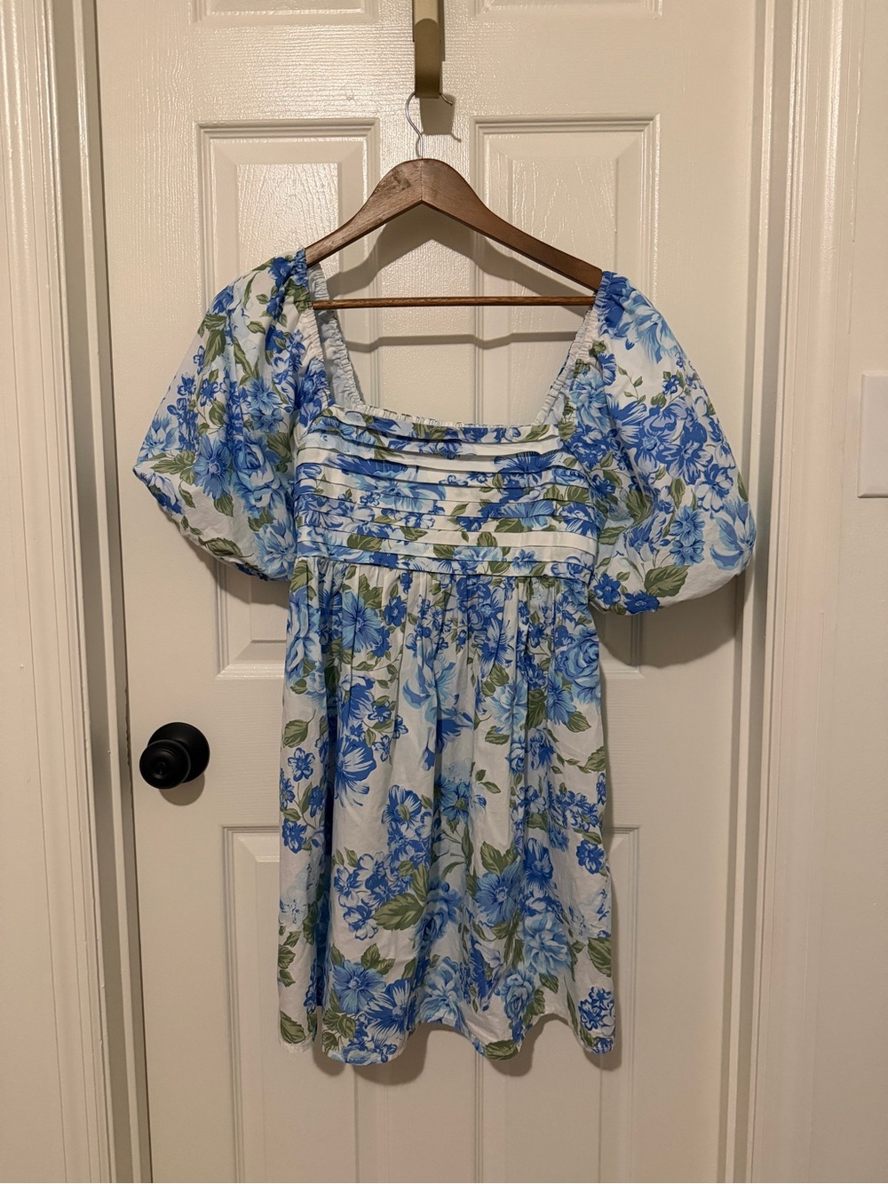 Blue floral puff sleeve dress